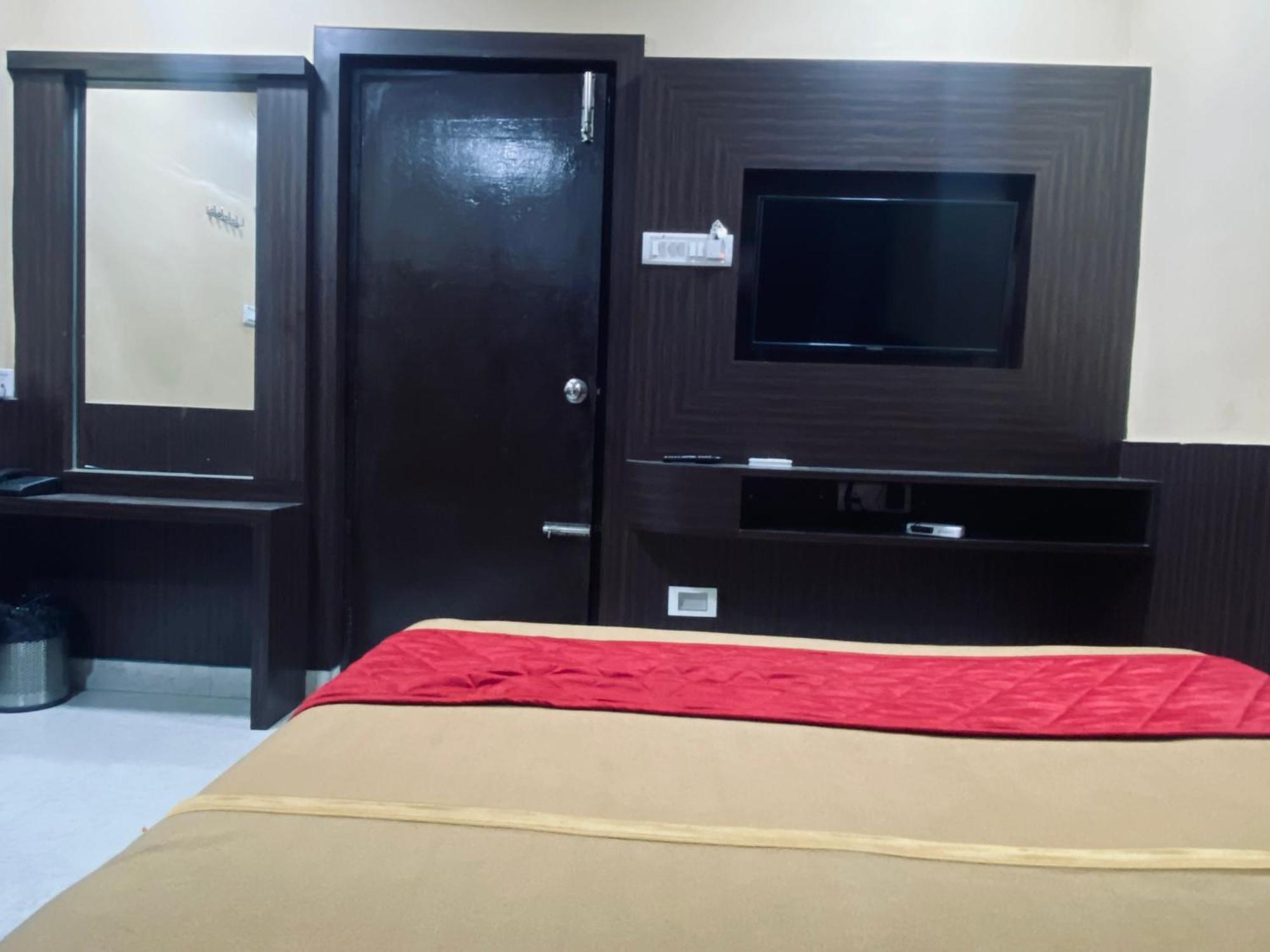 Gsr Residency Hotel กาญจีปุรัม ภายนอก รูปภาพ
